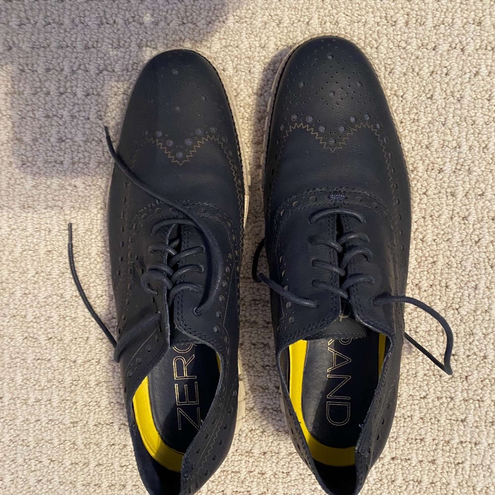Men’s, Cole Hahn, navy, lace up shoe, great condition, 8.5.